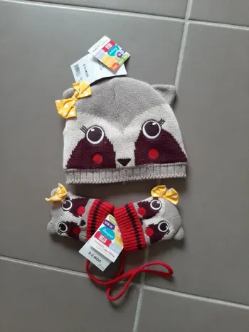 Bonnet et moufles DPAM 0-3 mois neuf