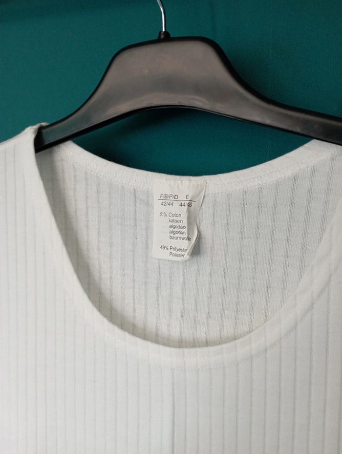 Tee shirt crème sans manche - photo numéro 2