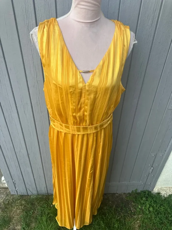Robe longue sans manches été jaune moutarde décolleté - photo numéro 2