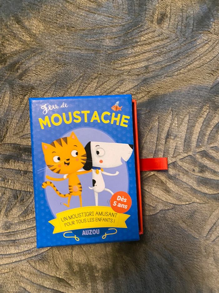 Jeu de cartes moustache