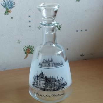 Carafe en verre les châteaux de la loire. Neuf