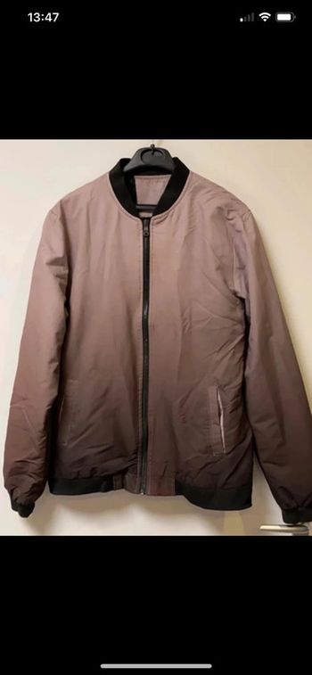 Blouson avec dégradé de couleur taille L plus d’étiquette quelques traces sinon très bon état