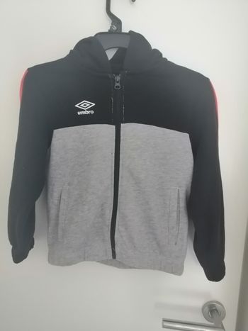 Veste umbro 5/6 ans.