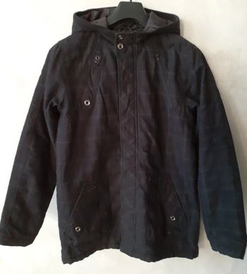 Parka noire avec motifs cadrillage gris clair