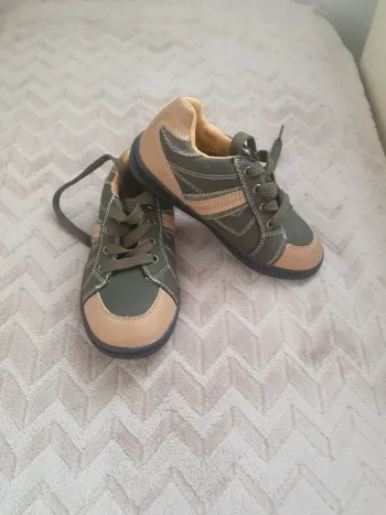 Chaussures neuves pointure 28 garçon