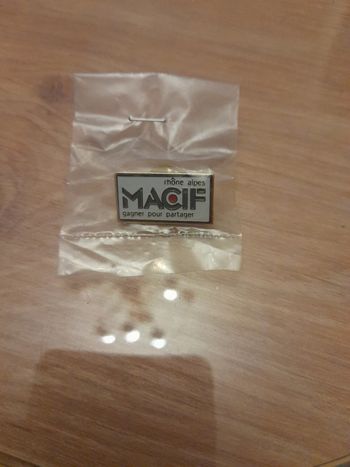 Pins macif Rhône-Alpes