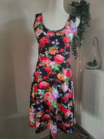 Robe fleurie noire DJT – Taille M