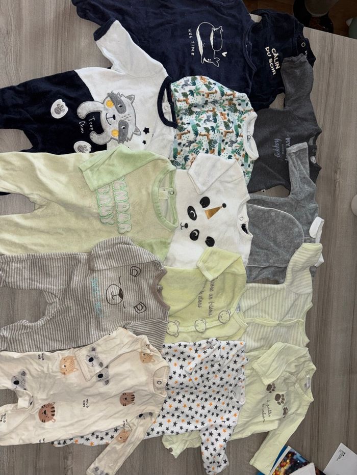 Lot de 28 vêtements bébé - photo numéro 2