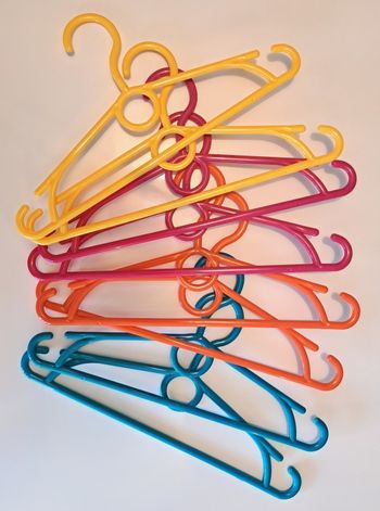 Lot de 8 cintres enfants TBE