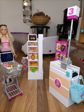 Supermarché barbie 3 blocs + chariot +1 barbie + nombreux accessoires