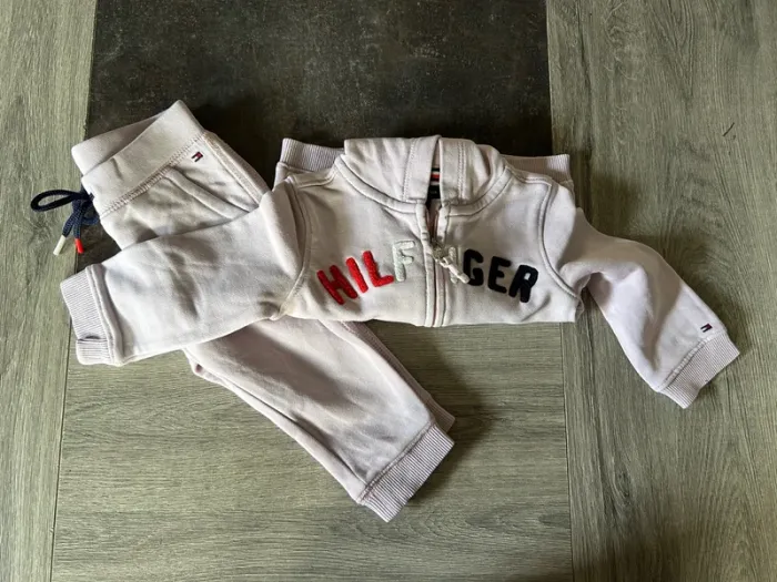 Ensemble pull / sweat zippé à capuche + pantalon