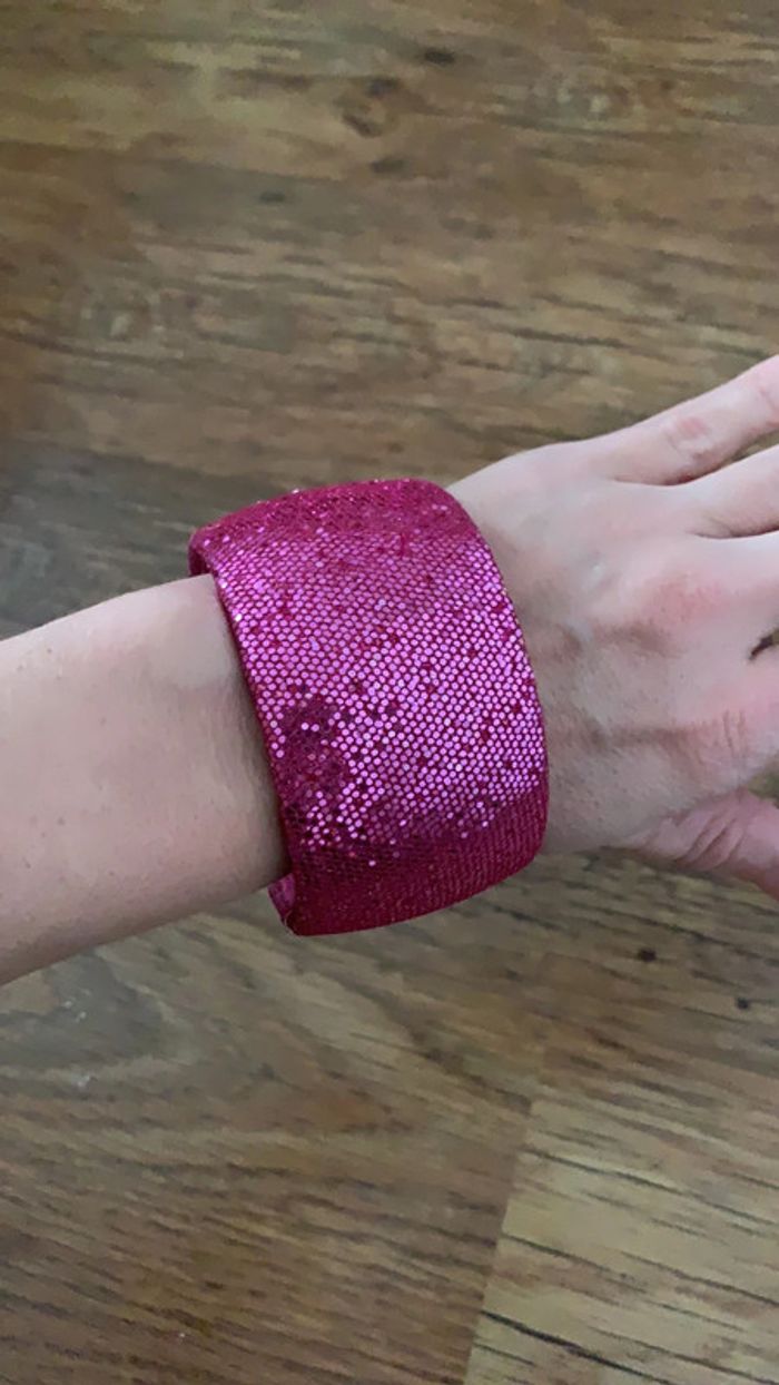 Bracelet rose à paillettes