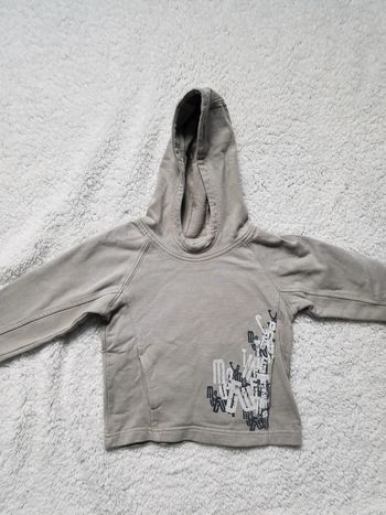 Sweat taille 2 ans bon état