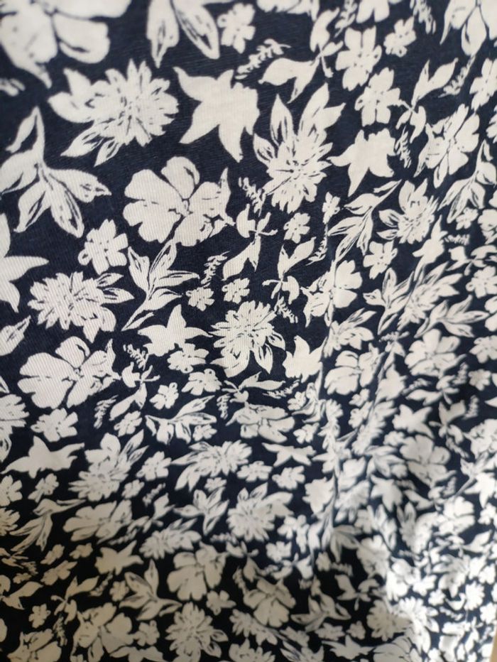 Haut manches longues noir à fleurs blanches – Promod – Taille M vintage mignon - photo numéro 2