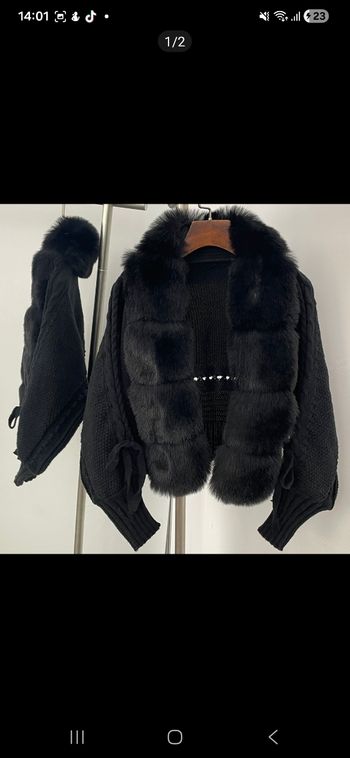 Cardigan noir a fourrure