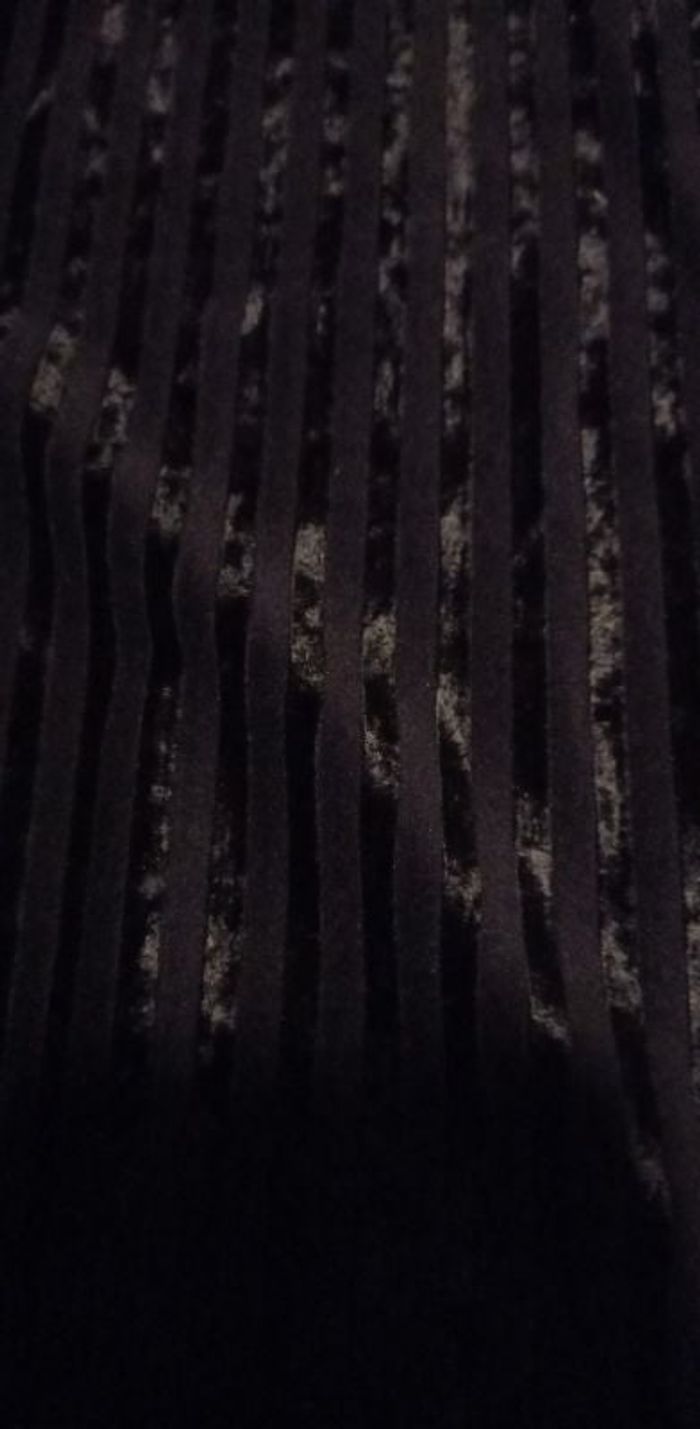 Très souple et noir-noir