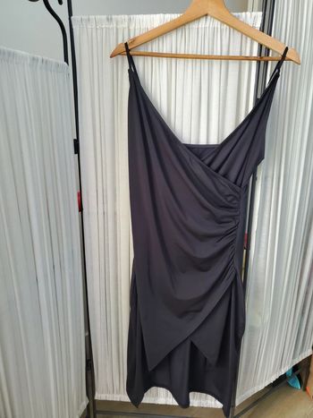 Jolie robe noire courte T42