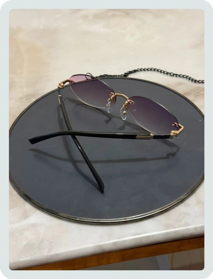 Lunette de soleil ovale violette - photo numéro 4