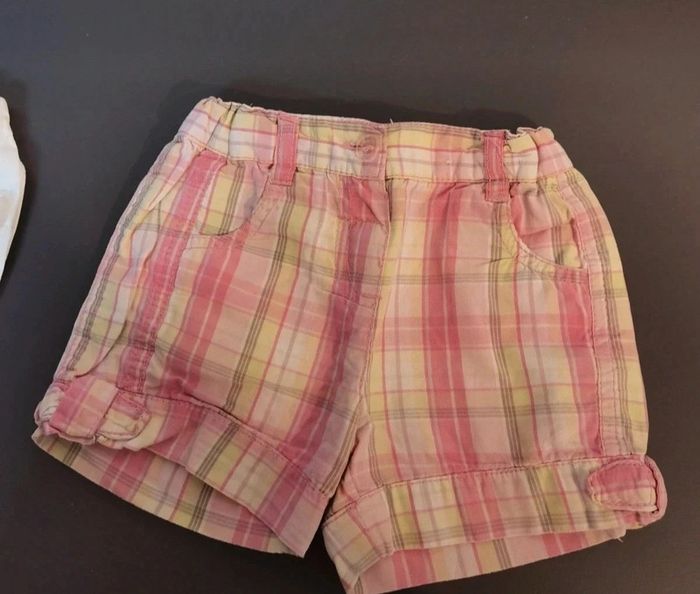 Short fille