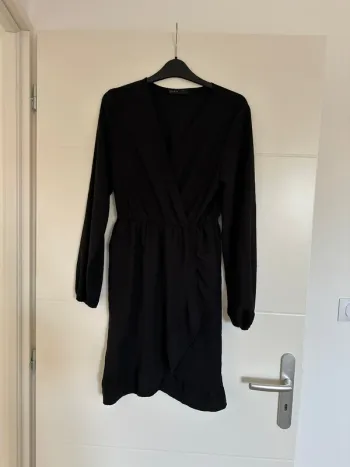 Robe noir à manches longues