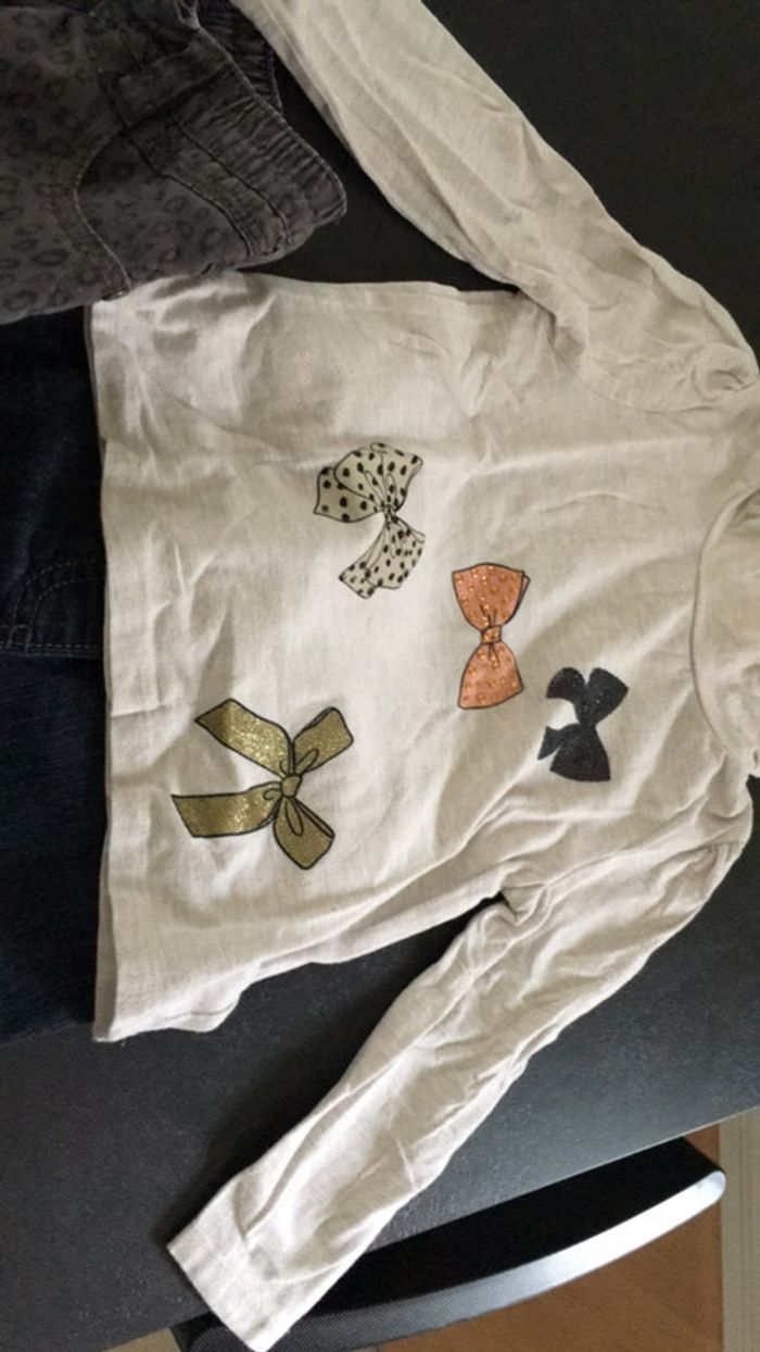 Lot de 2 pantalons + tee shirt - photo numéro 2