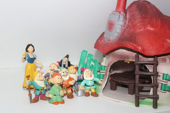 Lot Figurines  + Maison Blanche neige - Disney