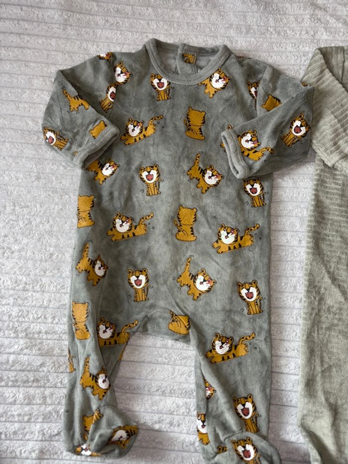 Lot pyjama velours - photo numéro 2