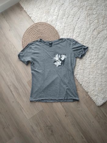 🌸Tee-shirt gris avec imprimé feuillage🌸