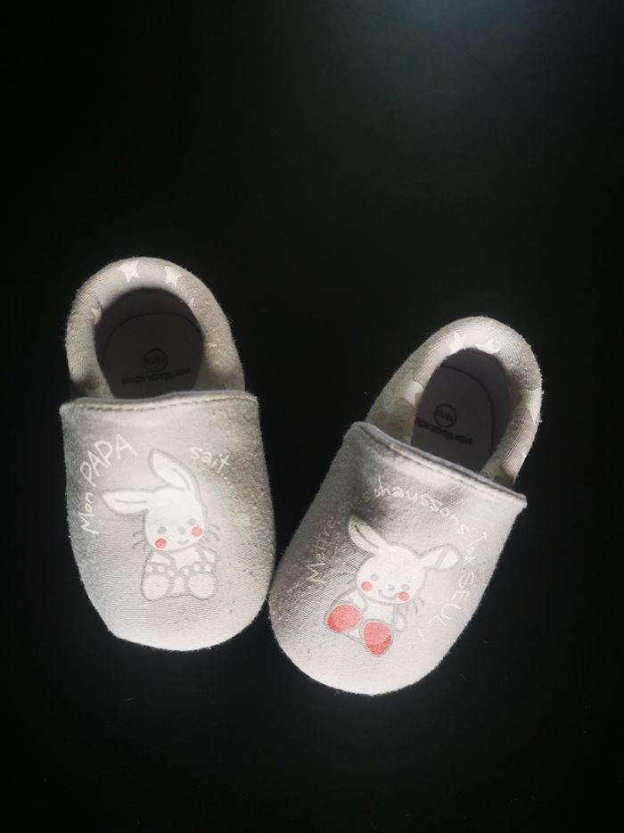 Chausson "Mon papa sait mettre les chaussons tout seul !" P18-19