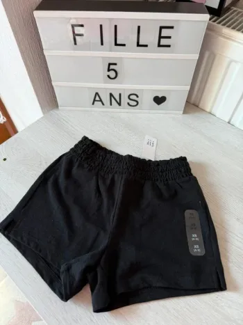 Short 4-5 ans GAP noir neuf