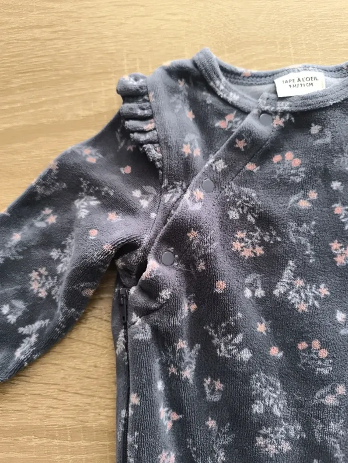 Magnifique pyjama 9 mois à fermeture éclair fleuri tape à l'oeil - photo numéro 4