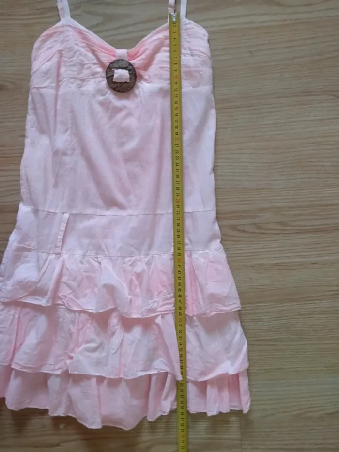 Robe courte a bretelles. Femme. Rose.
Taille 36 - photo numéro 14