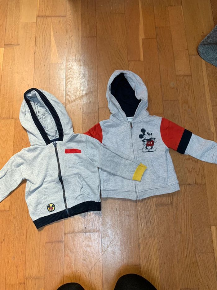 Lot 2 gilets Mickey 18 mois