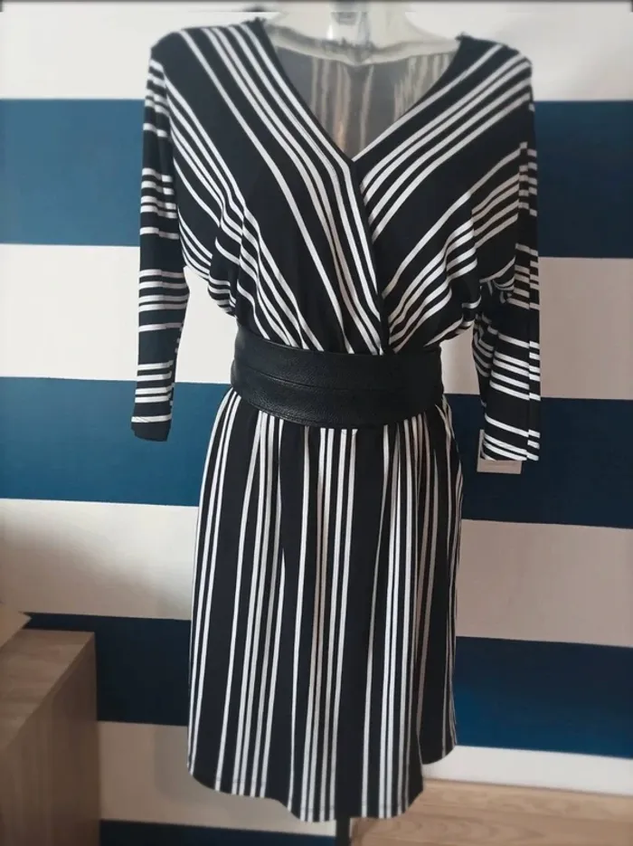 Jolie robe portefeuille avec ceinture en simili Esmara femme taille 38/40