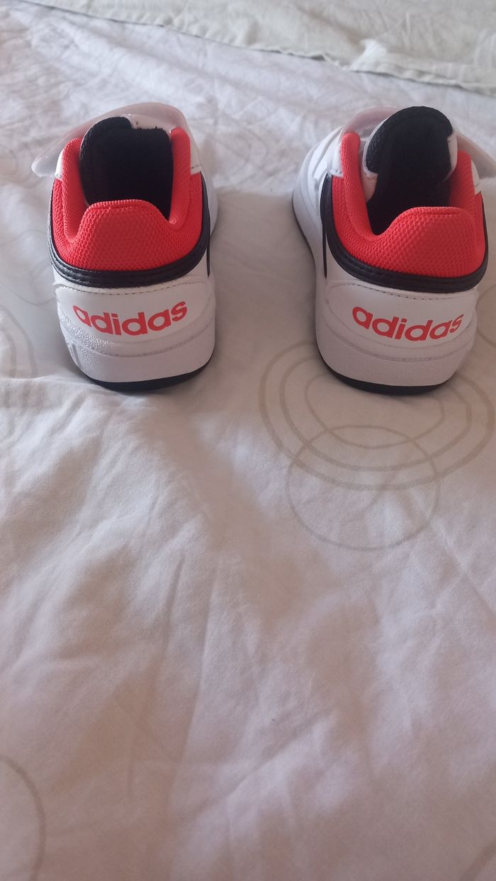 Adidas neuves taille 24 - photo numéro 3