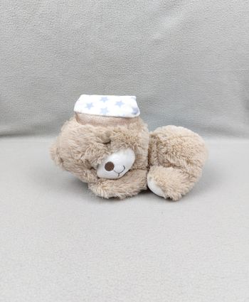 Peluche doudou ours dormeur beige blanc bonnet étoiles bleues 20 cm Interbaby