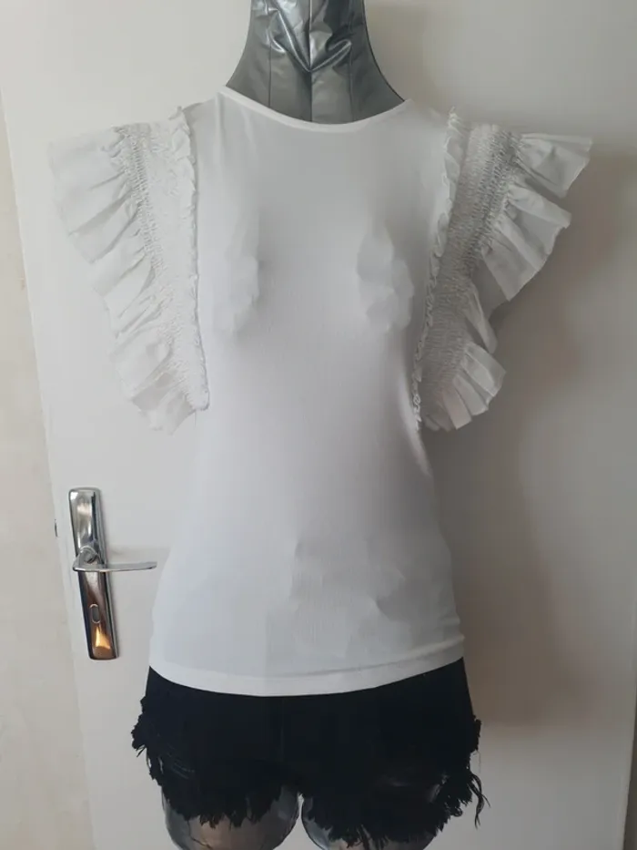 Tee shirt à volant - photo numéro 2