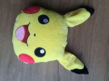 Peluche pikachu