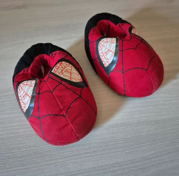 Chaussons Spiderman taille 28