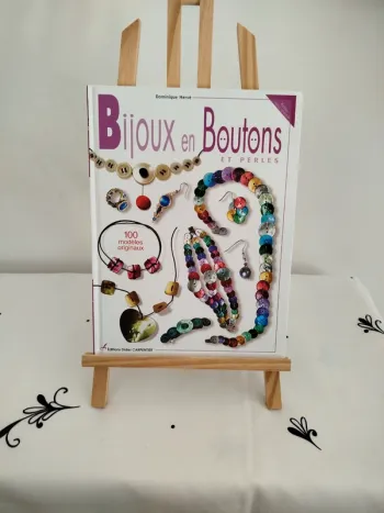 Bijoux en boutons et perles Didier Carpentier