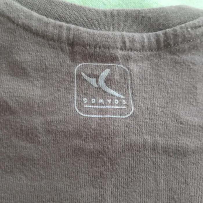Lot de 4 t-shirts Decathlon et autre 12 mois - photo numéro 10