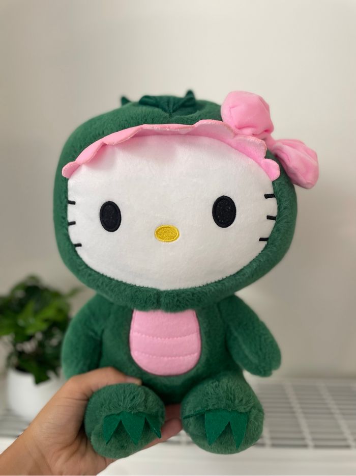 Peluche Sanrio Hello Kitty Dinosaure 🦖