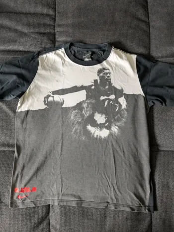 Tee shirt Nike taille 12 ans