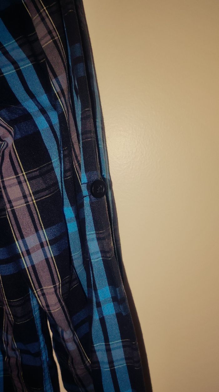 Chemise bleue pull et noire - photo numéro 3
