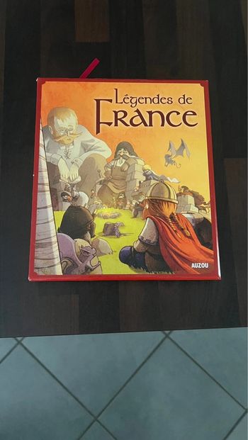 Très joli coffret légendes de France complet en parfait état . Auzou
