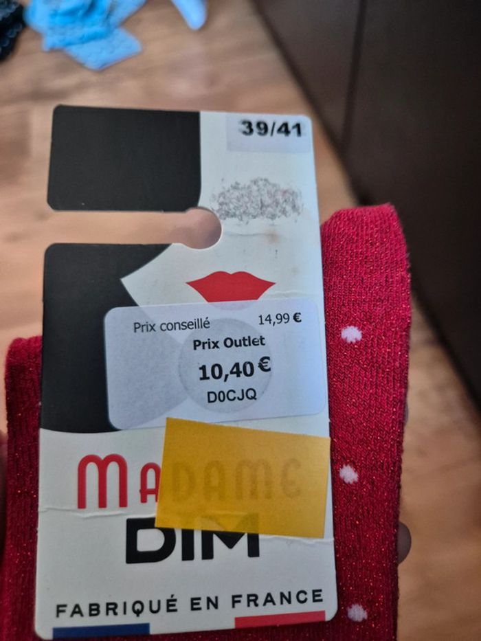 Paire de chaussettes rouge à pois DIM 39/41 neuve - photo numéro 3