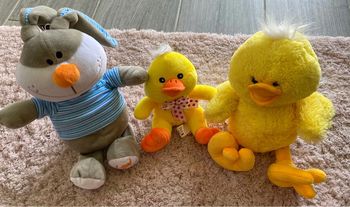 Lot de 3 peluches poussins et lapin dont deux Fizzy