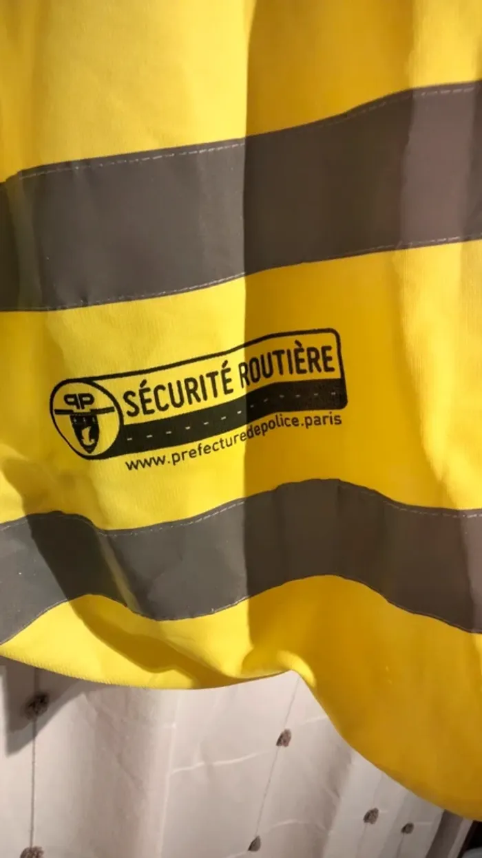 Gilet jaune / sac de courses - photo numéro 5