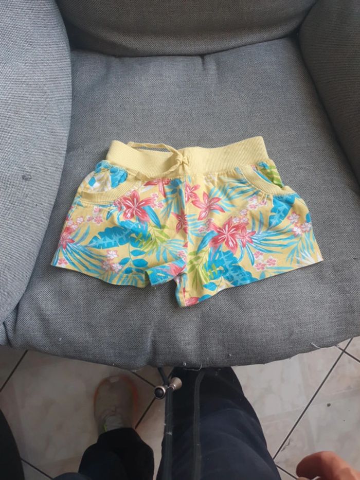 Ensemble short  et t shirt - photo numéro 4