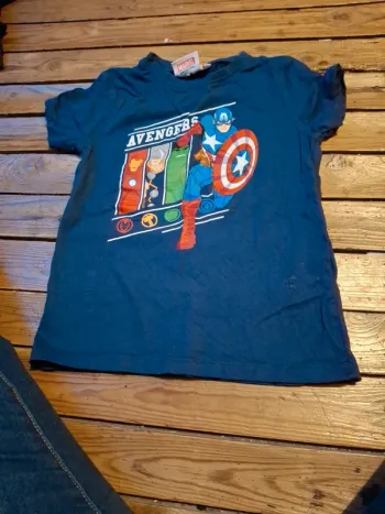 Tshirt avengers taille 8 ans